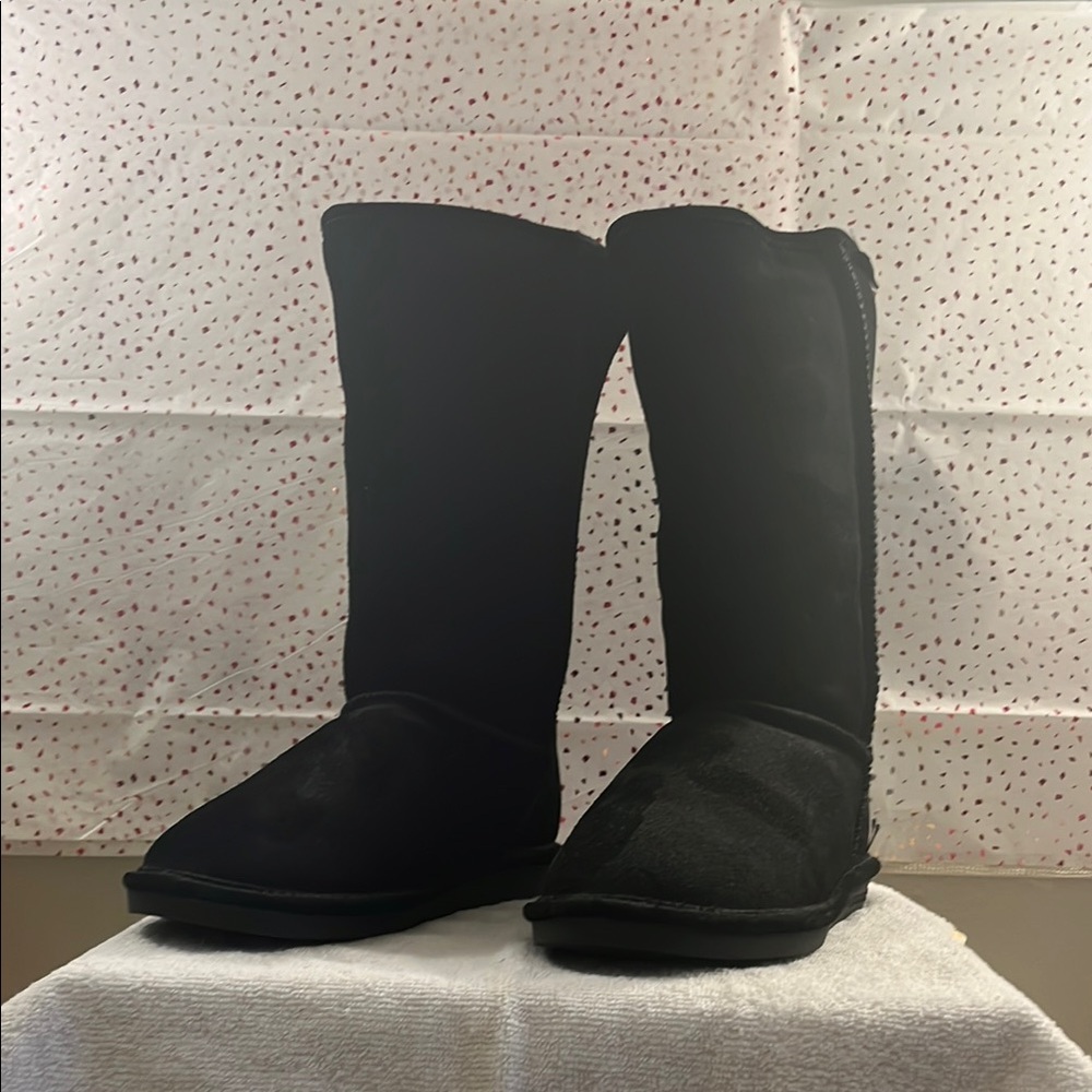 Black Winter Boots with Suede-like Finish